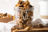 Homemade Chocolate Banana Granola Recipe for Crunchy Breakfast