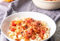 Rich Tomato Gravy Recipe: Savory Red Sauce for Pasta & Biscuits
