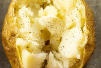 Crispy Oven-Roasted Potatoes with Garlic and Herbs