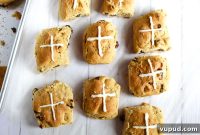 Soft & Fluffy Gluten-Free Hot Cross Buns: Simple Recipe for Spring