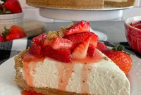 No-Bake Strawberry Cheesecake with Fresh Strawberries