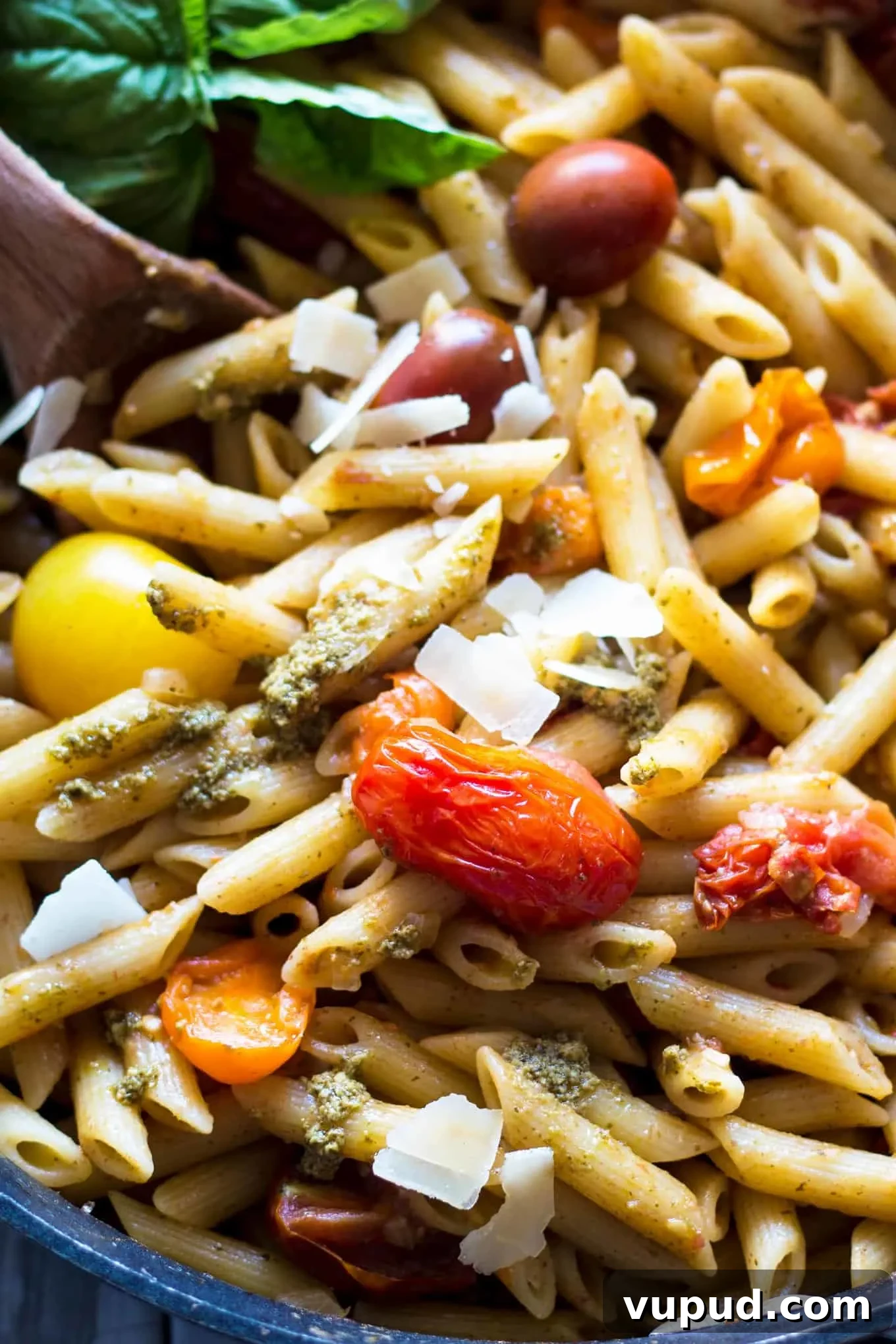 One-Pot Tomato Pesto Pasta Recipe for Quick Weeknight Meals 2 pan filled with tomato and pesto pasta