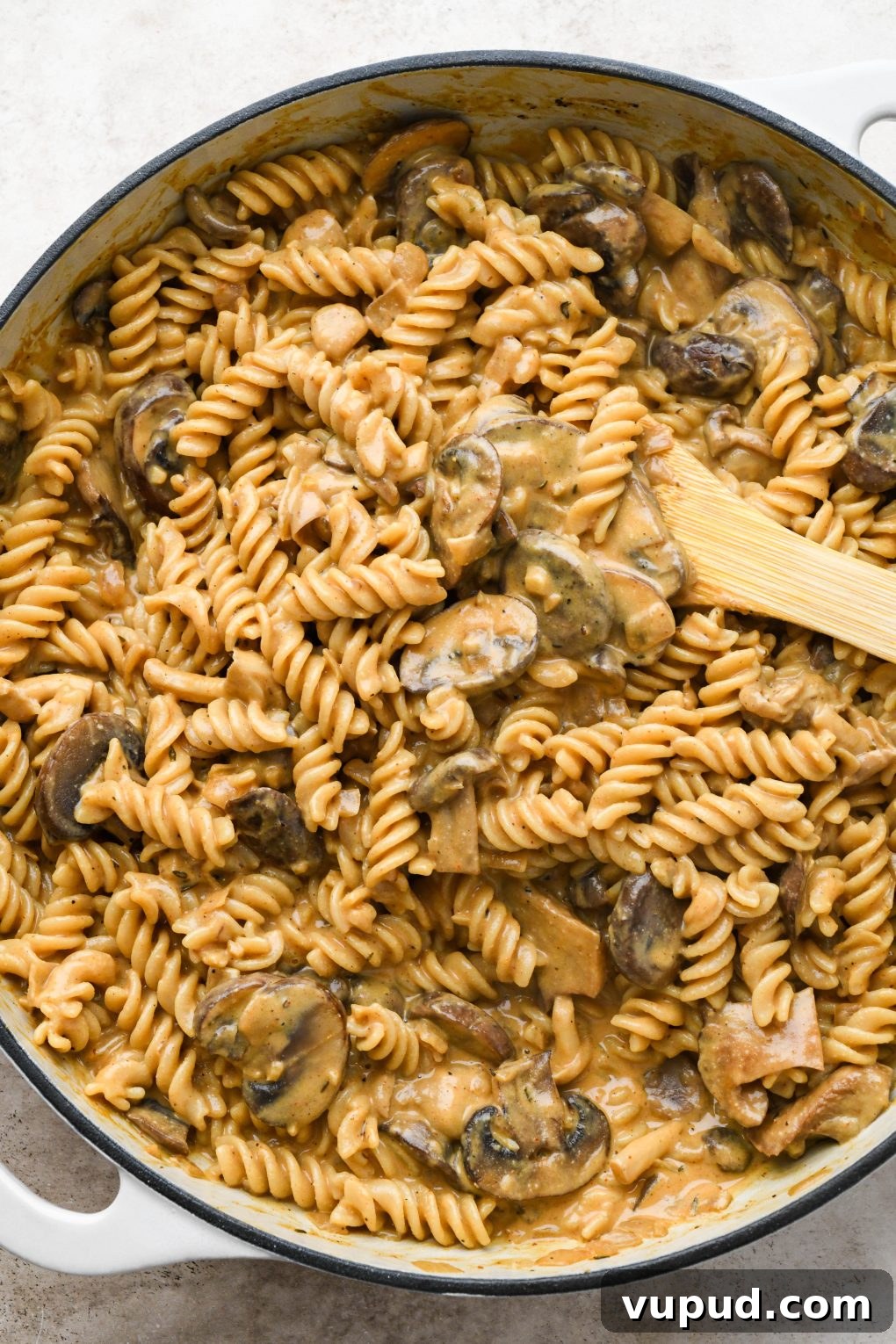 Cashew Cream Mushroom Stroganoff (Gluten-Free) 12 How to make creamy vegan mushroom stroganoff: Mushrooms and pasta tossed with cashew cream sauce after simmering.