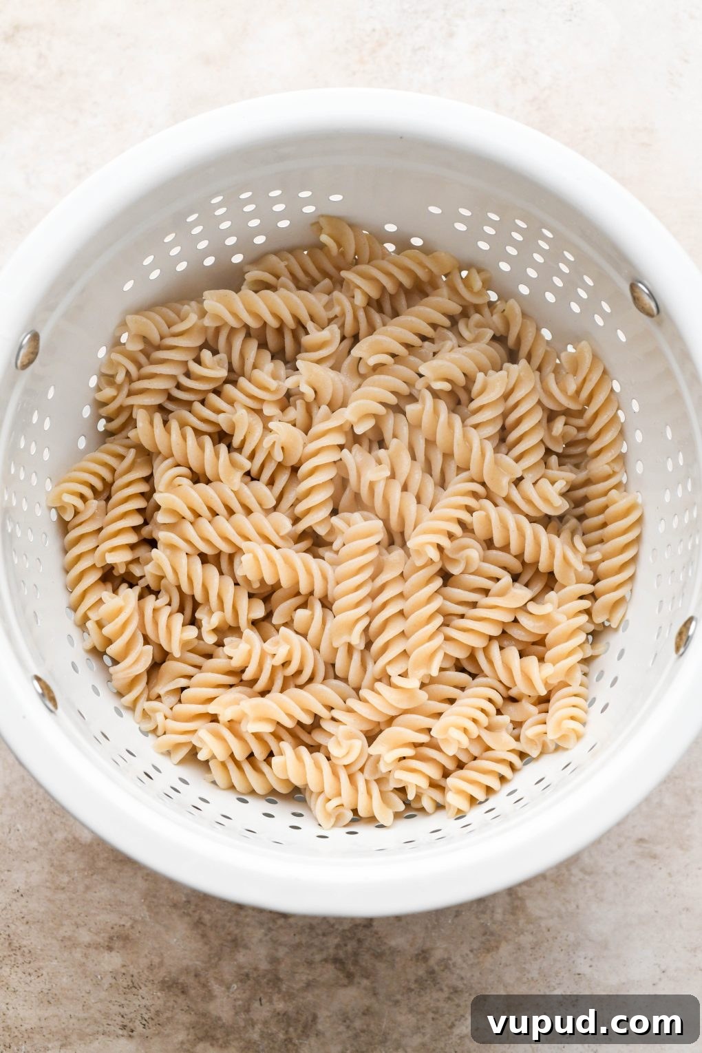 Cashew Cream Mushroom Stroganoff (Gluten-Free) 9 How to make creamy vegan mushroom stroganoff: Cooked and drained fusilli pasta in a white colander.