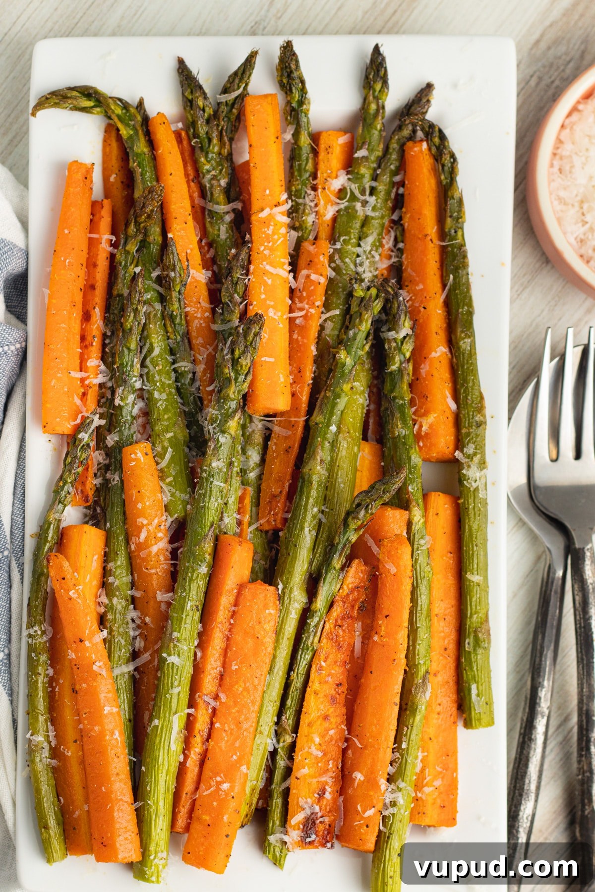 Picture of rectangle plate with carrots and asparagus. 