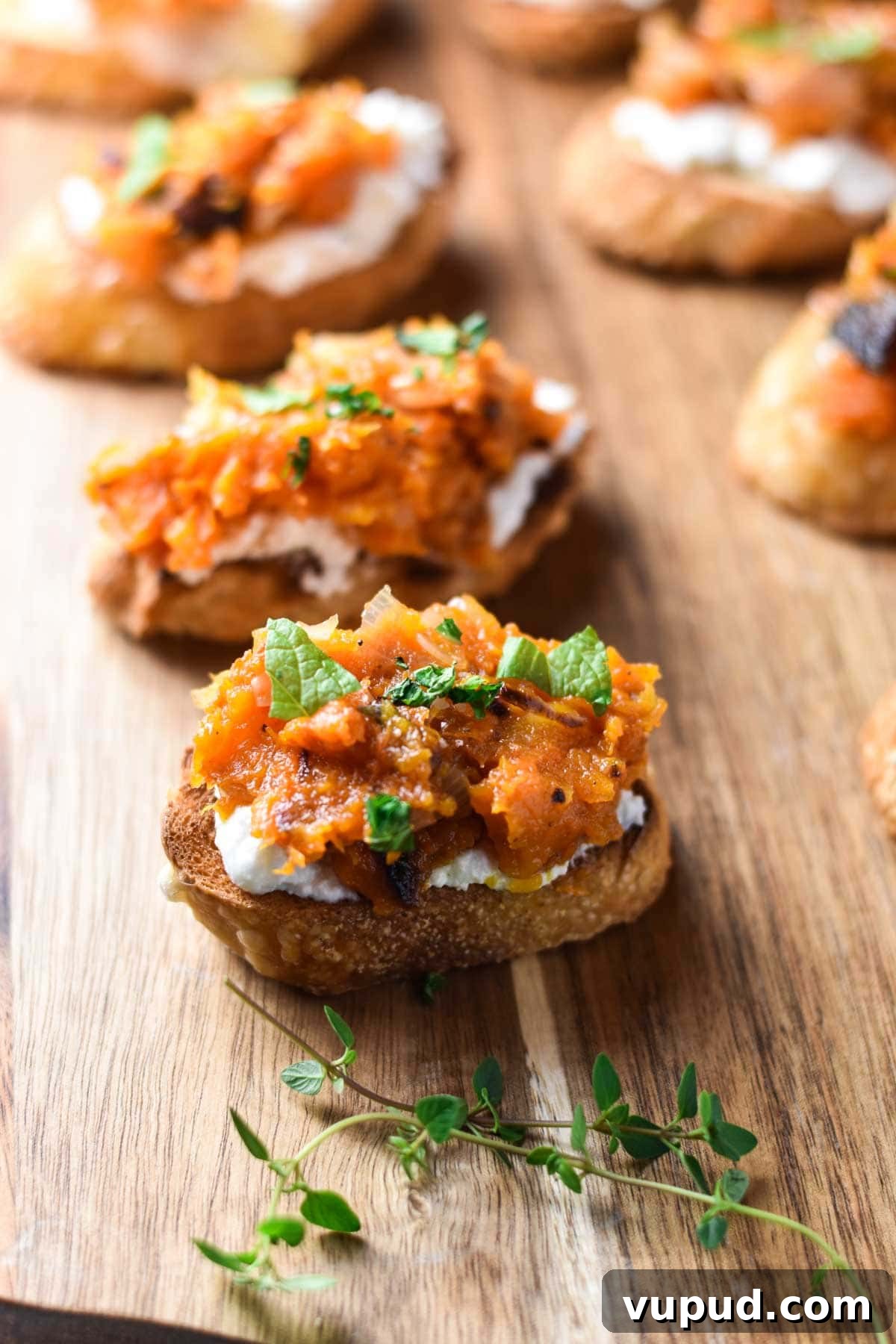 Butternut Squash Crostini with Goat Cheese and Sage 3 Crostini with butternut squash and thyme.