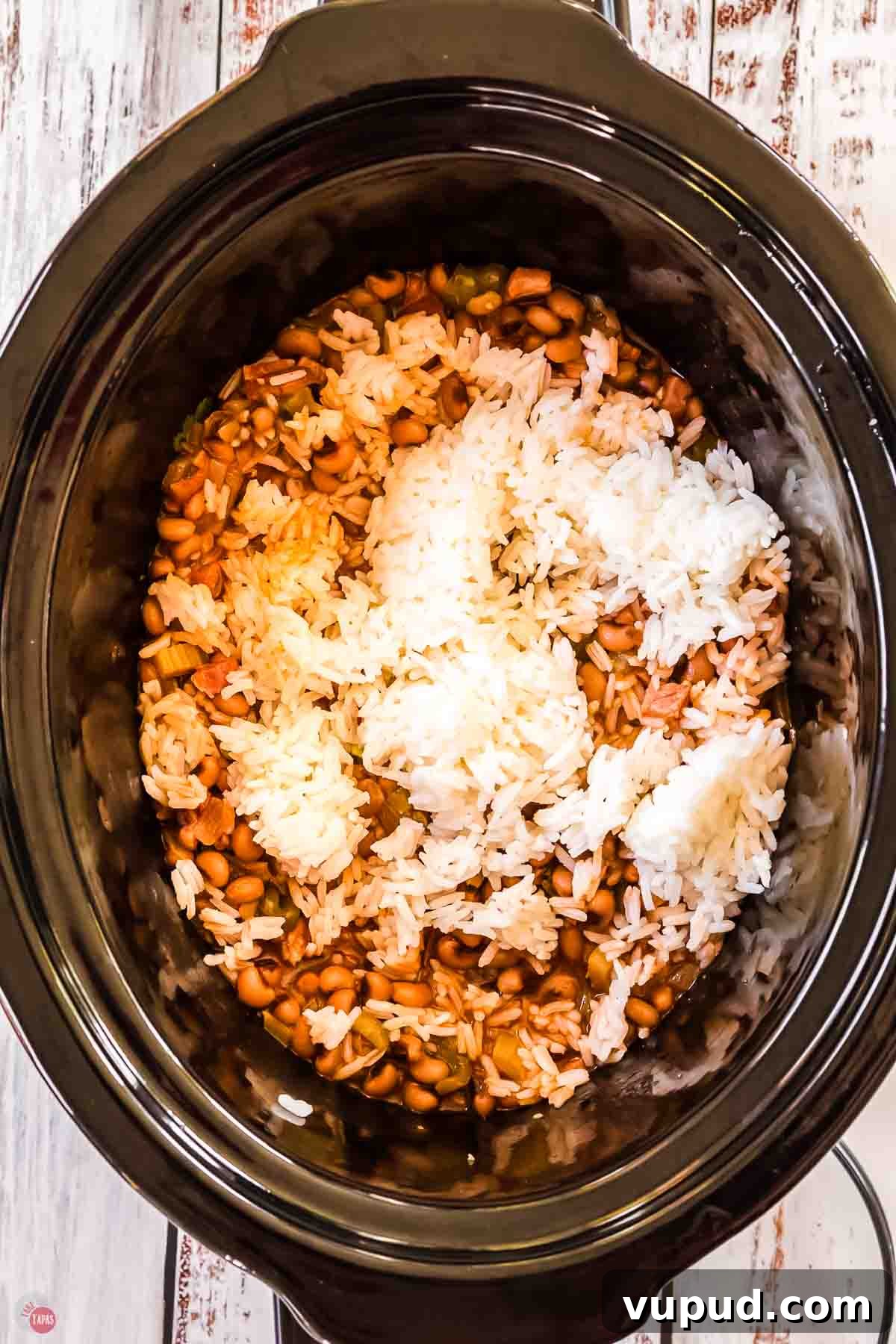 Slow Cooker Hoppin' John Recipe for Flavorful Southern Comfort 8 cooked white rice on top of black eyed peas